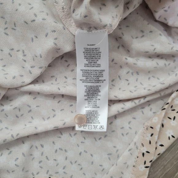 Women's Adrianna Papell Size‎ 1X Blouse, Floral, blush, balloon sleeve, keyhole - Picture 4 of 4